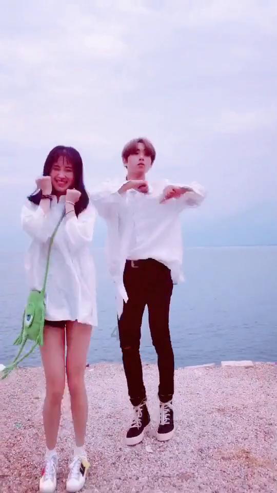 90后湖北轮椅美女：独居，超酷